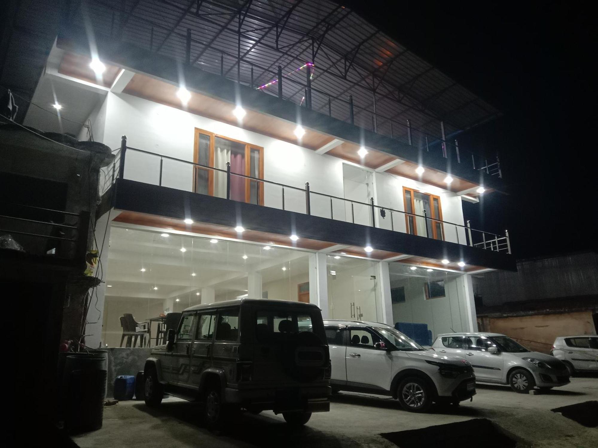Himalayan Hill Top Resort 카나탈 외부 사진