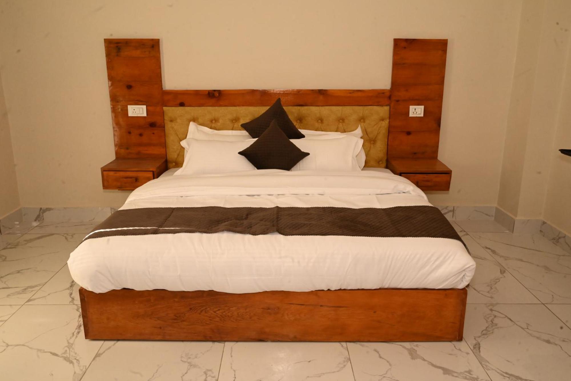 Himalayan Hill Top Resort 카나탈 외부 사진