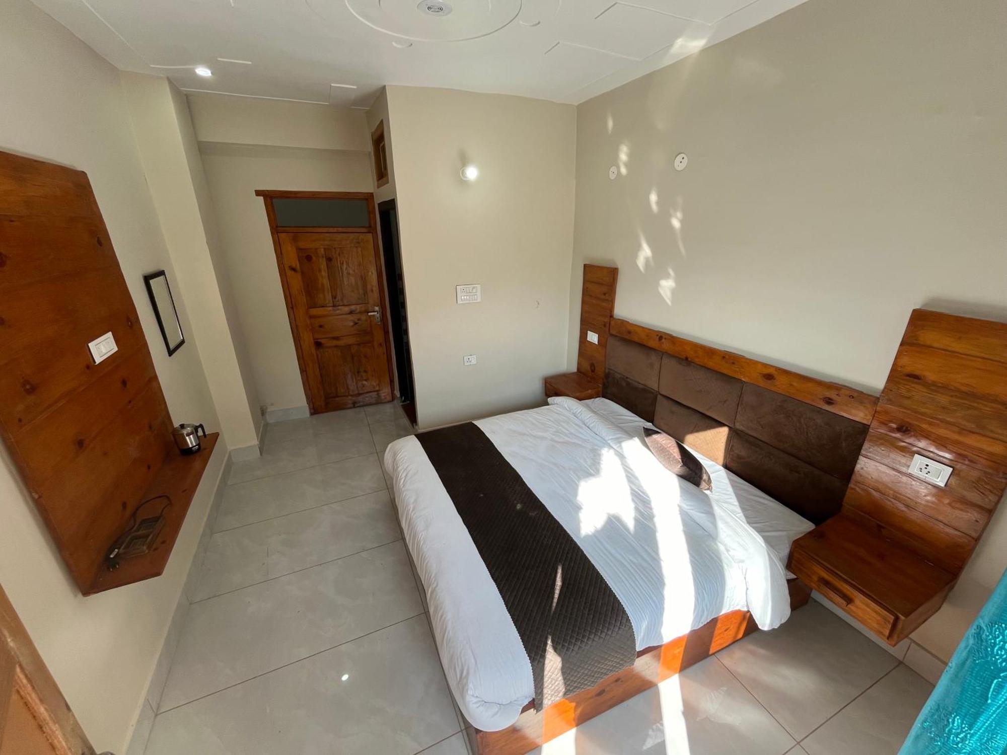 Himalayan Hill Top Resort 카나탈 외부 사진