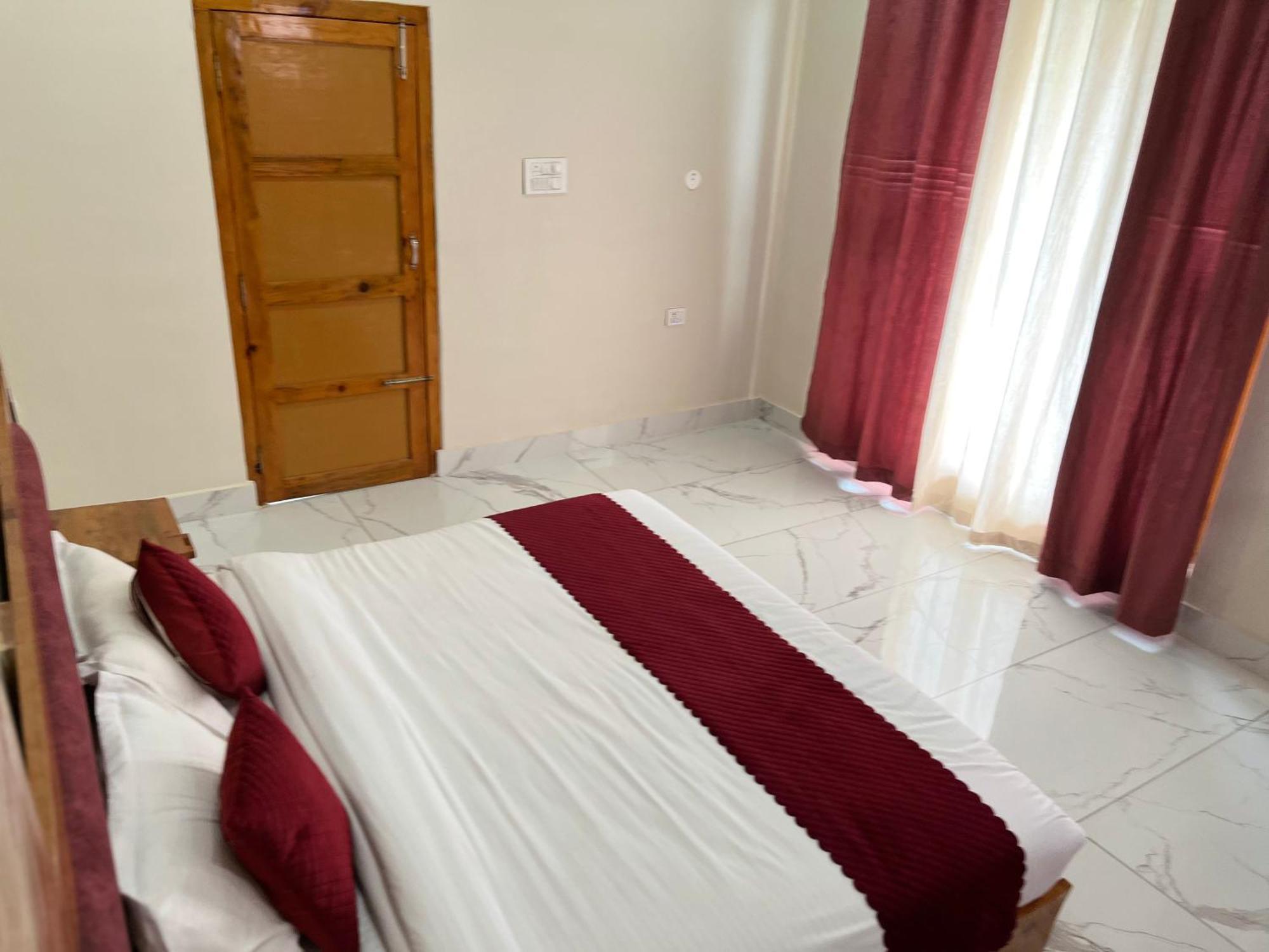 Himalayan Hill Top Resort 카나탈 외부 사진